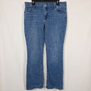 Old Navy Mid Rise Bootcut 14 Short